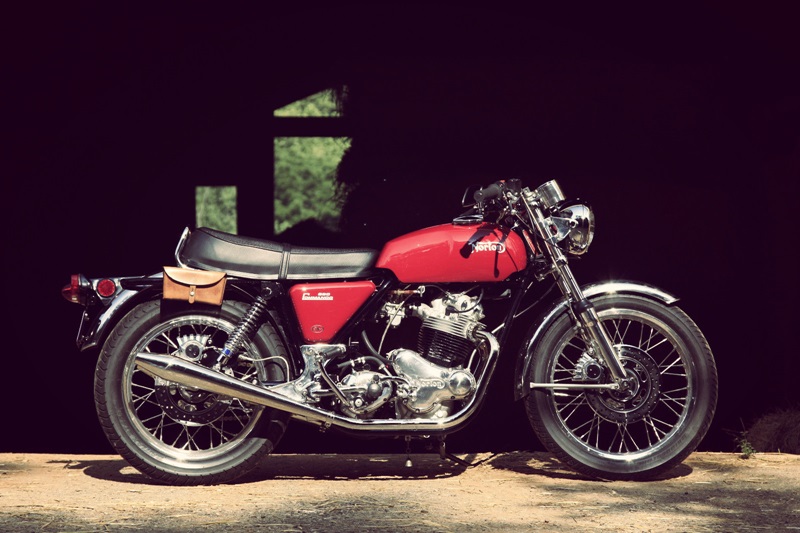 Отреставрированный мотоцикл Norton Commando 1975