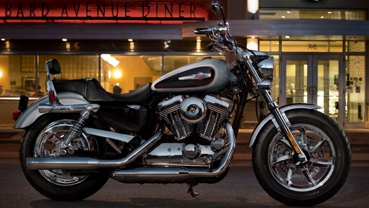 Мотоцикл Harley-Davidson Sportster 1200 Custom 2015