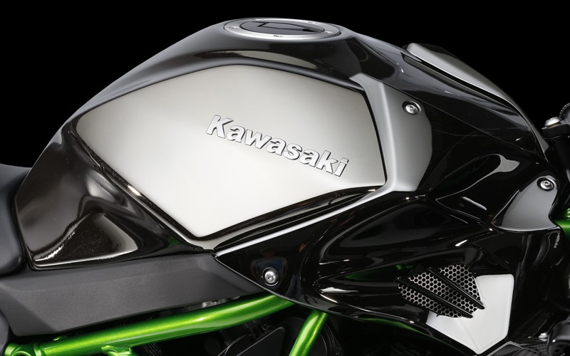 Новый заряженный мотоцикл Kawasaki Ninja H2R 2015