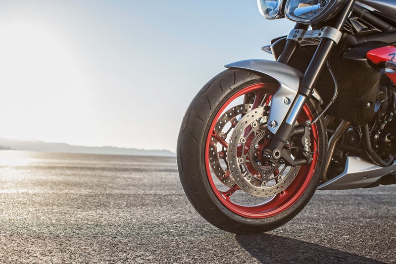 Новый мотоцикл Triumph Street Triple RX 2015