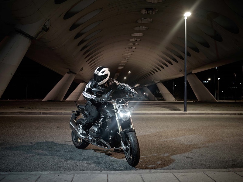 Фотографии мотоцикла BMW R1200R 2015 (177 фото)