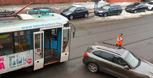 Минск: водитель Porsche заблокировал движение трамваев из-за неправильной парковки