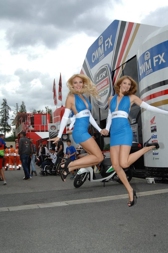 Команда LCR Honda - девушки паддока 2014 (фото)