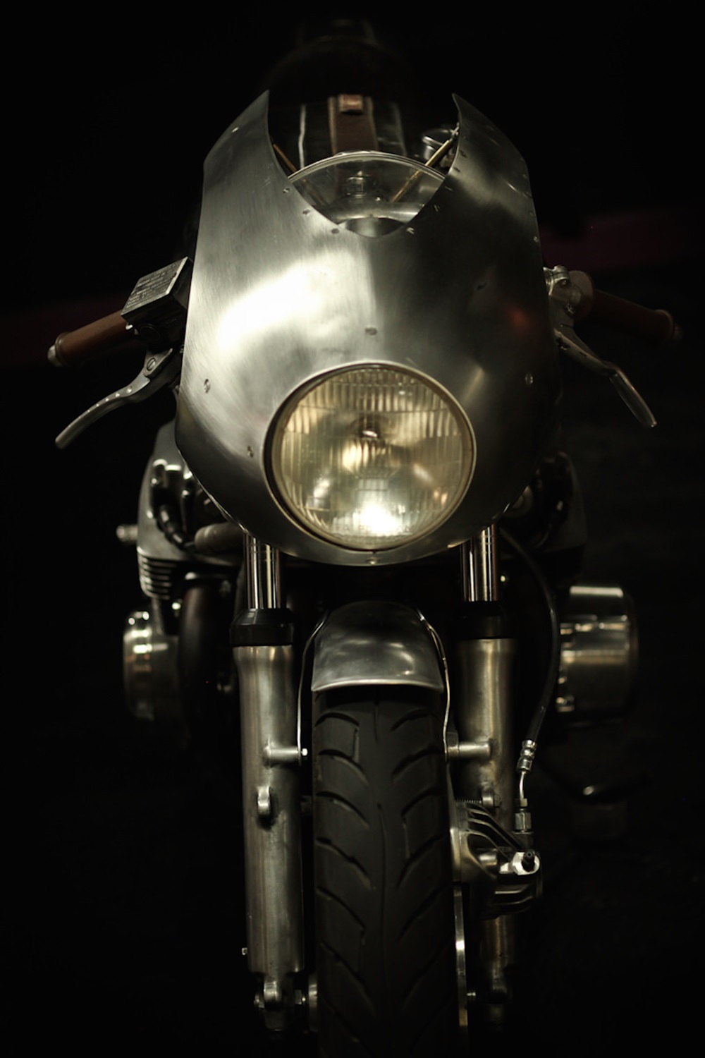 Кафе рейсер Honda CB750 Холодная Война / Cold War - мотоцикл Райана Рейнольдса