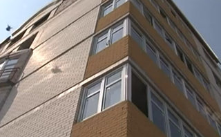 В Слуцке мужчина выпал из окна 9-этажки и погиб