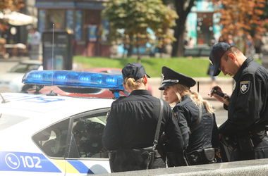 Опасная работа: на патрульных в Киеве нападали с ножницами, били и даже кусали
