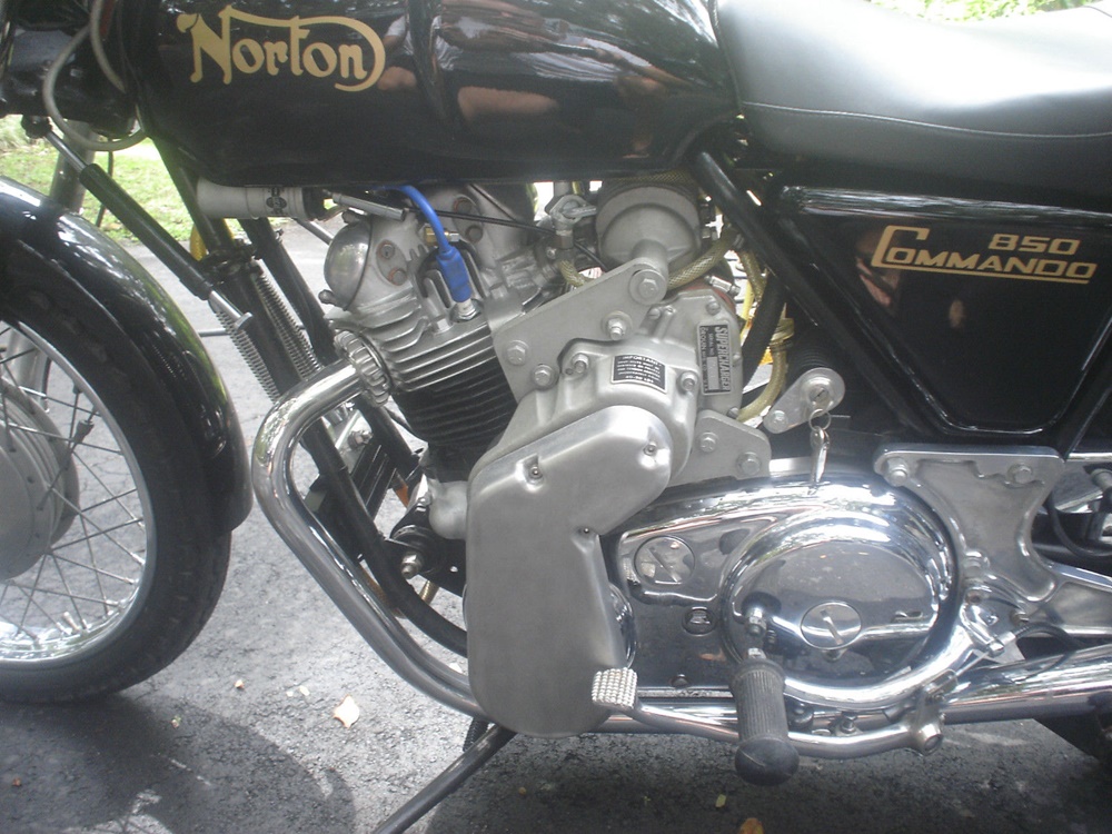 Мотоцикл Norton 850 SC Commando 1974 с нагнетателем Drouin